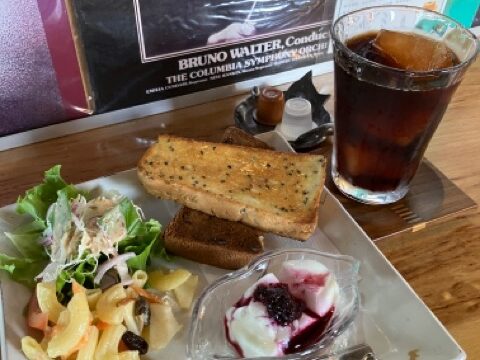 樹の萌のカフェの雰囲気